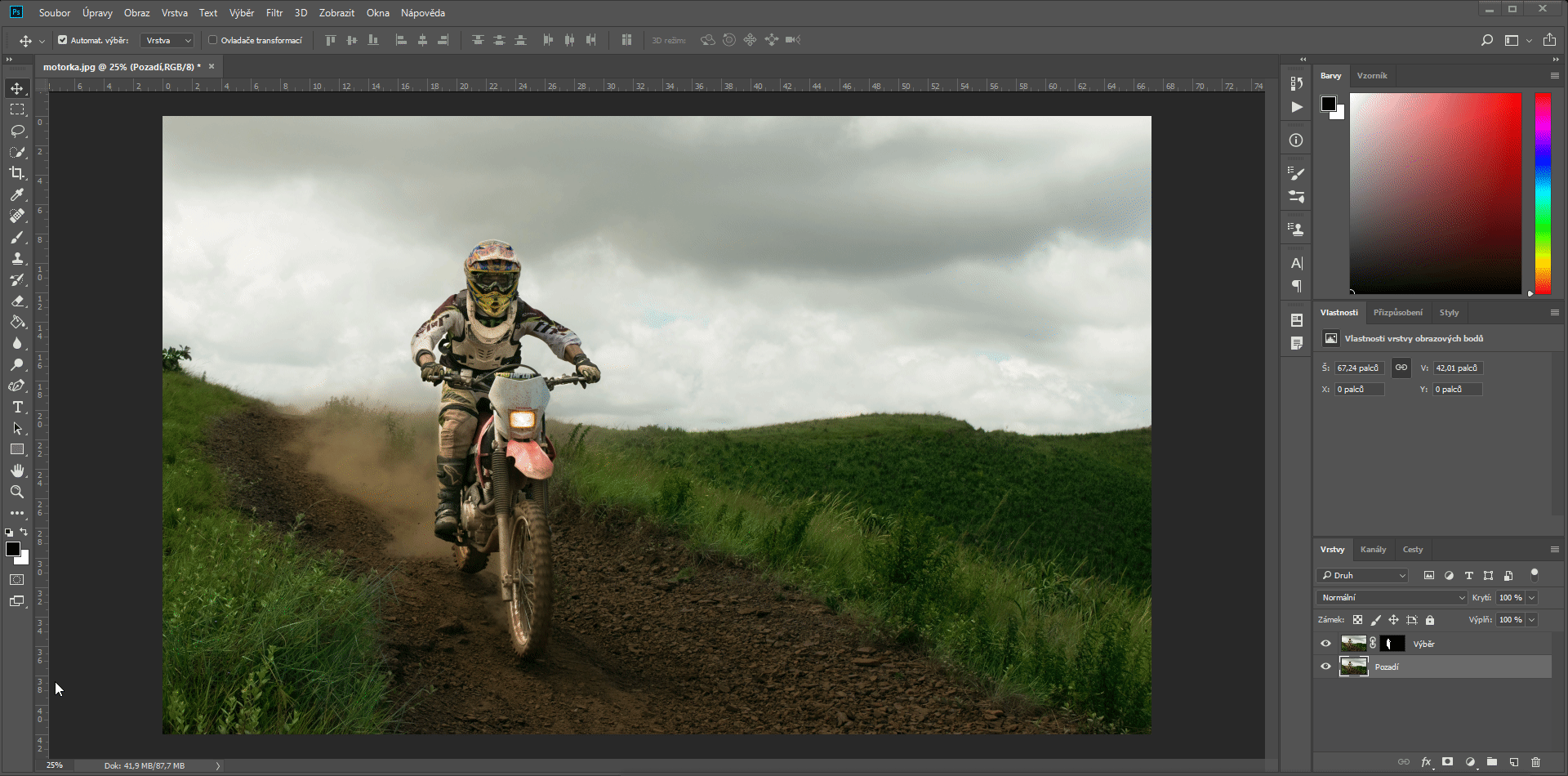 Postup aplikácie filtra kruhového rozostrenie v Adobe Photoshop - Základy Adobe Photoshop